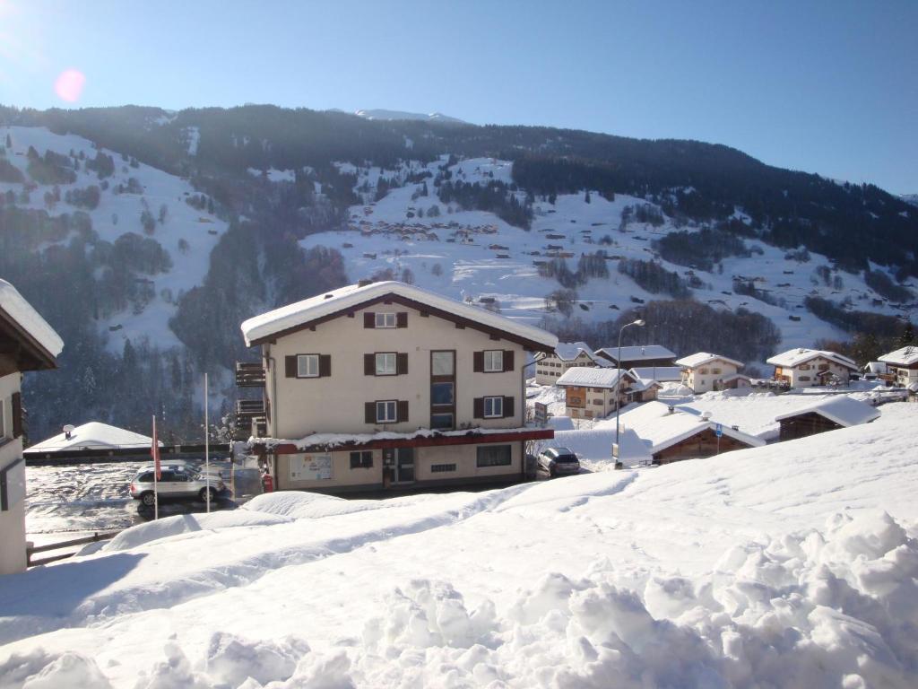 Hotel Old-Jnn Saas im Prattigau Esterno foto