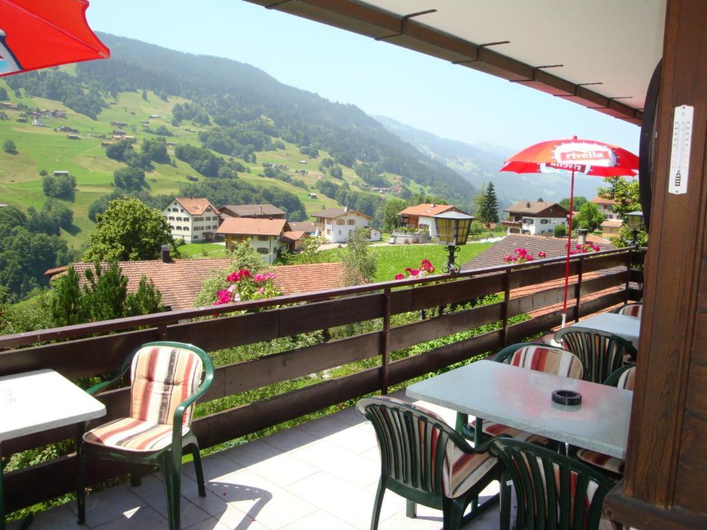 Hotel Old-Jnn Saas im Prattigau Esterno foto